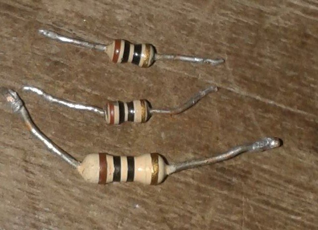 resistors of different sizes with same color bands